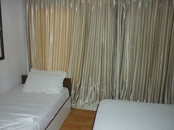 Batuta Maldives Surf View Hotell Thulusdhoo Exteriör bild