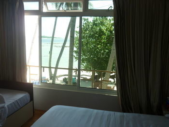 Batuta Maldives Surf View Hotell Thulusdhoo Exteriör bild